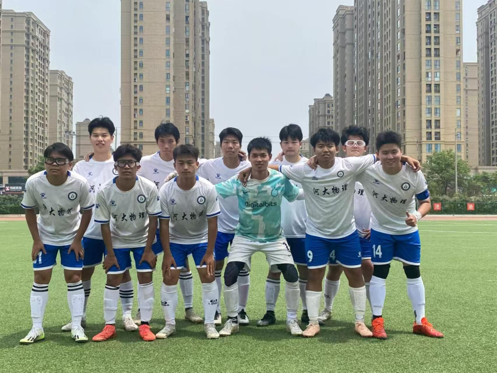 星空体育-庆祝建党100周年,足球逐梦未来手抄报